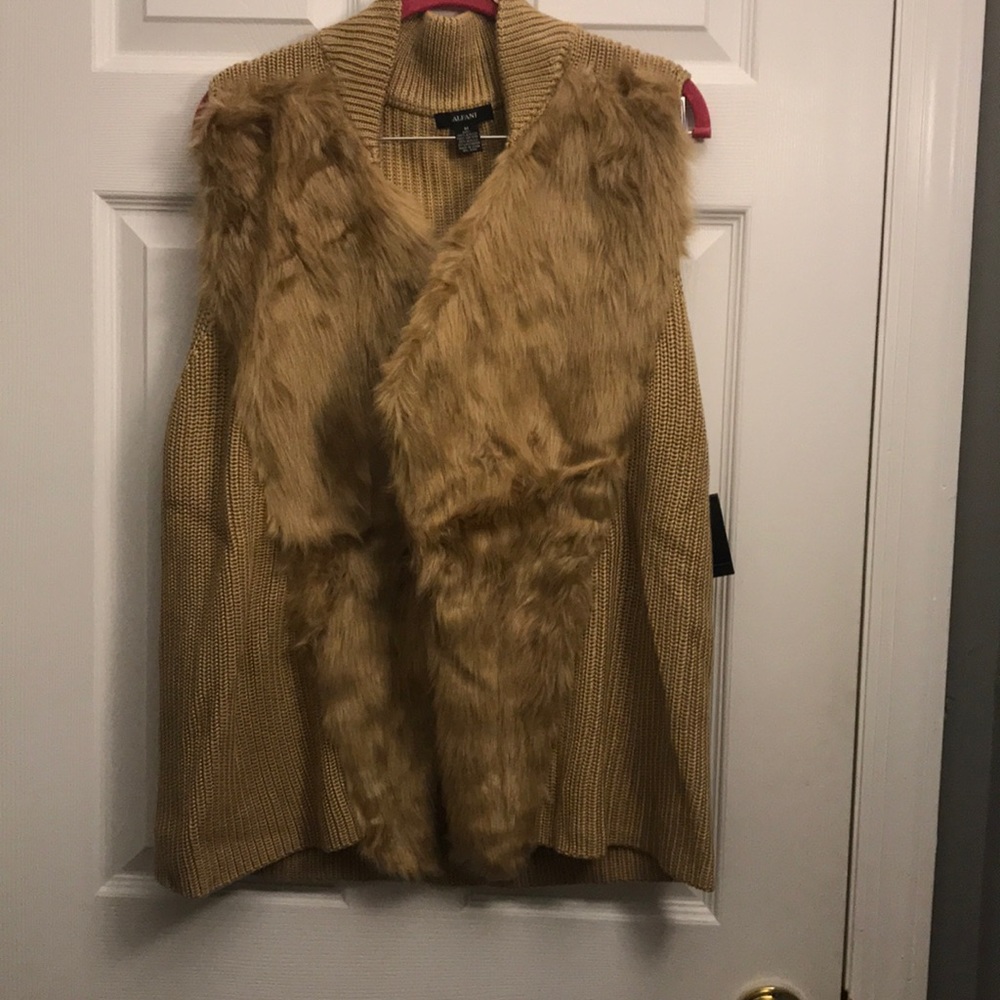 Alfani faux-fur sweater vest. Size Medium